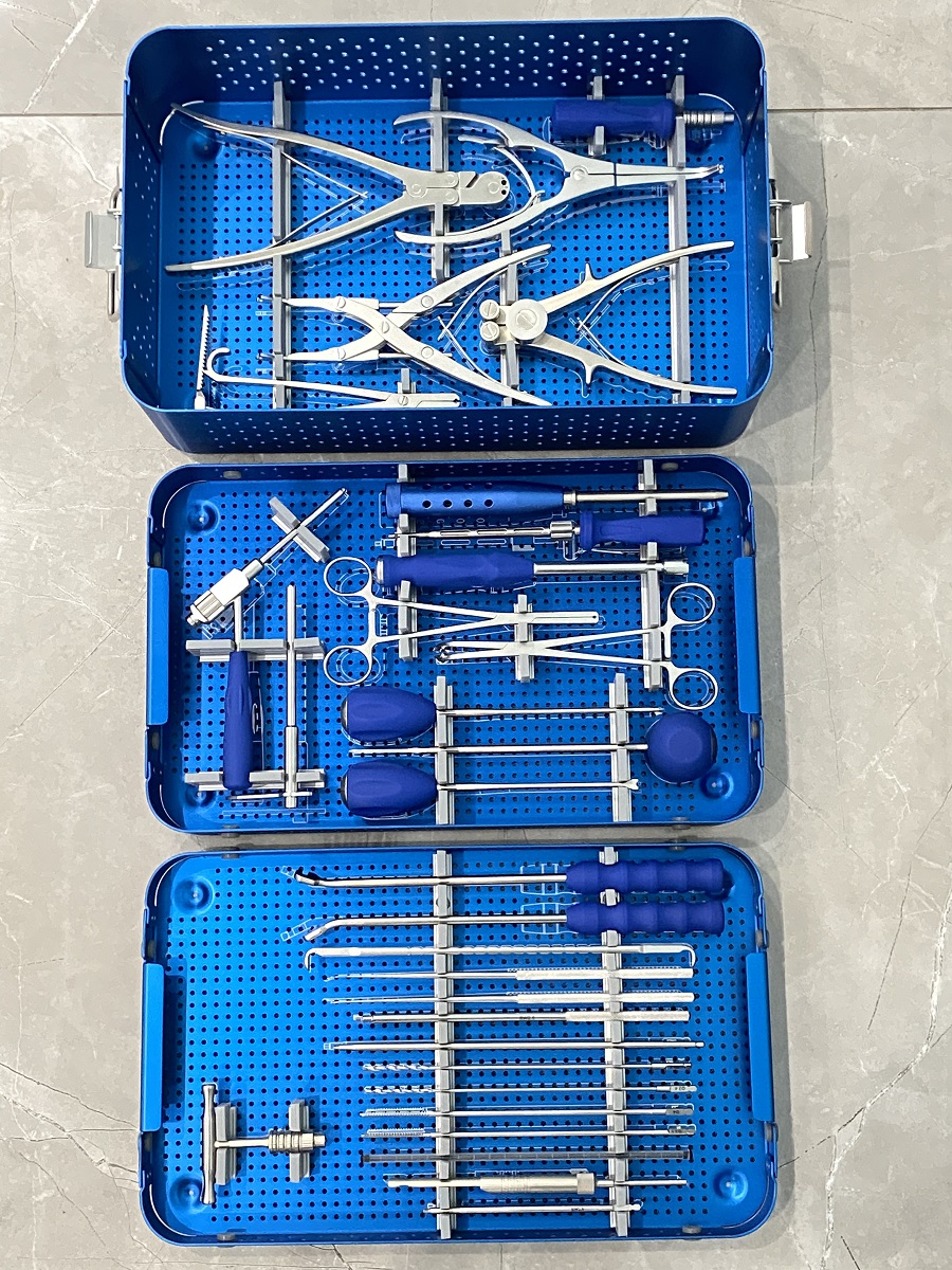 Ensemble d'instruments de fixation cervicale postérieure