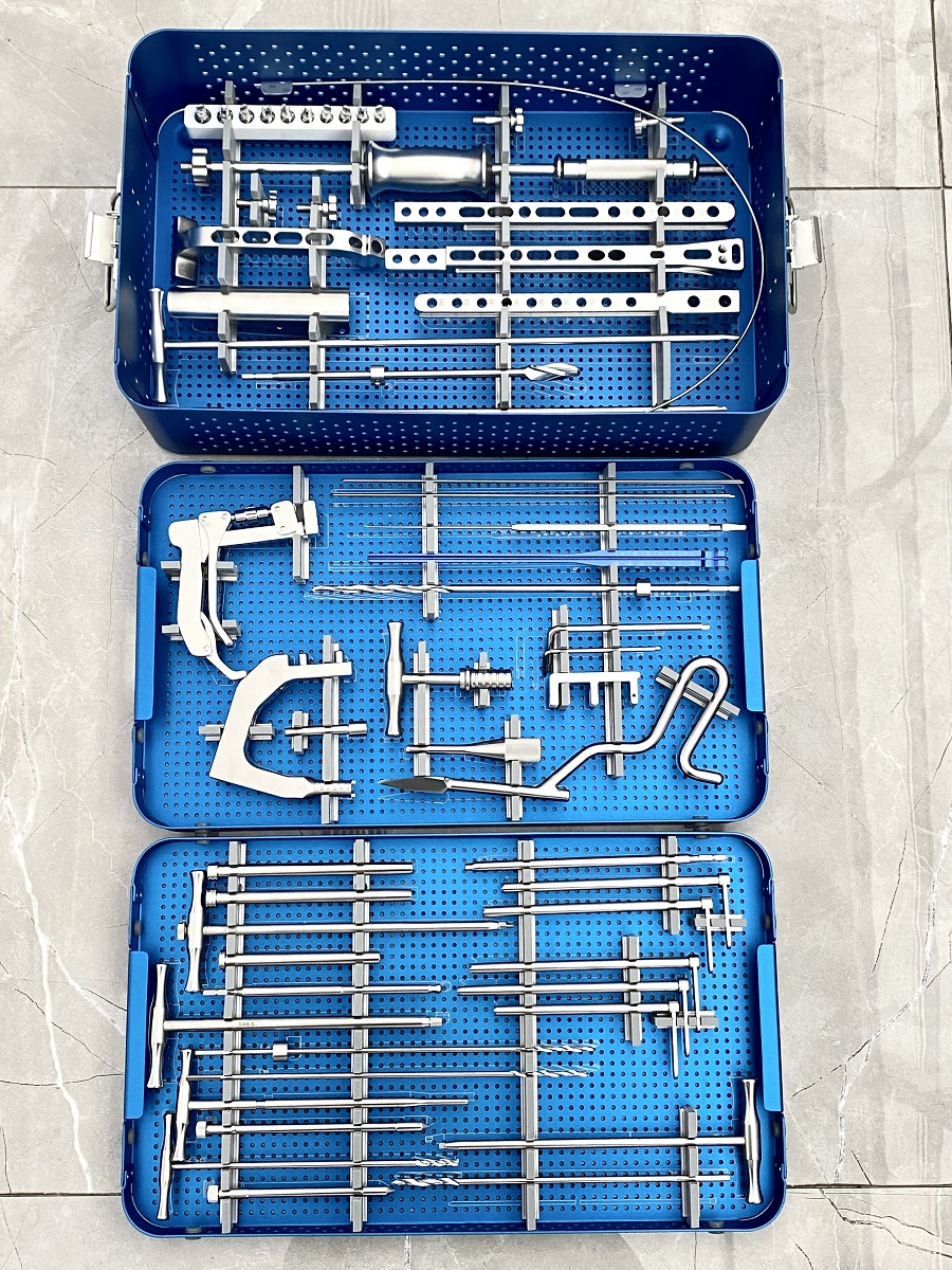 Ensemble d'instruments pour clou intramédullaire fémoral Expert