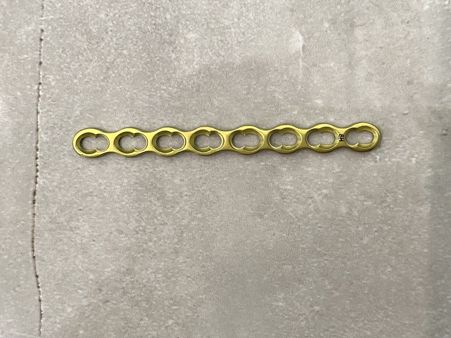 1 PLAQUE DE VERROUILLAGE MINI T 2.7 MM (T&Ecirc;TE 2 TROUS)