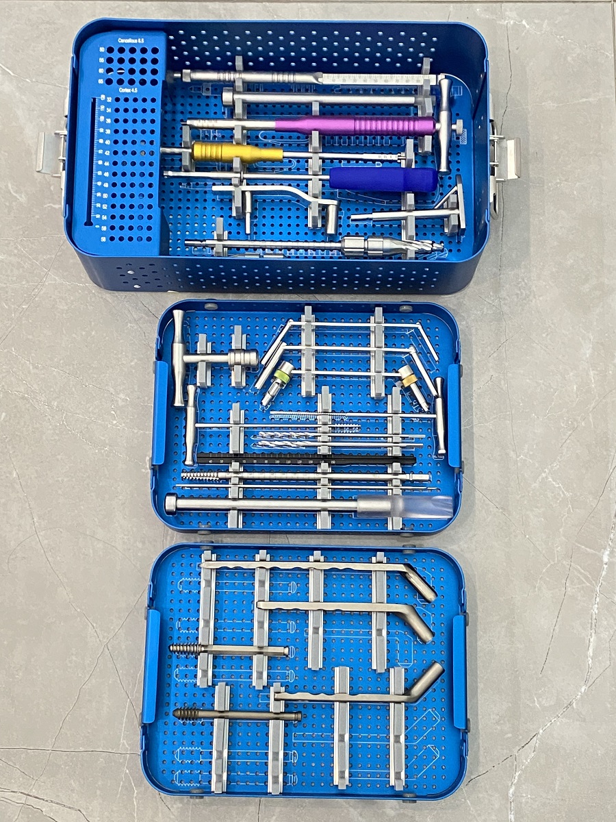 Ensemble d'instruments &agrave; plaque DHS et DCS