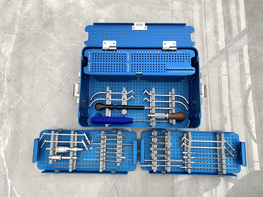 Ensemble d'instruments &agrave; plaques de verrouillage multiaxiales 2.4/2.7