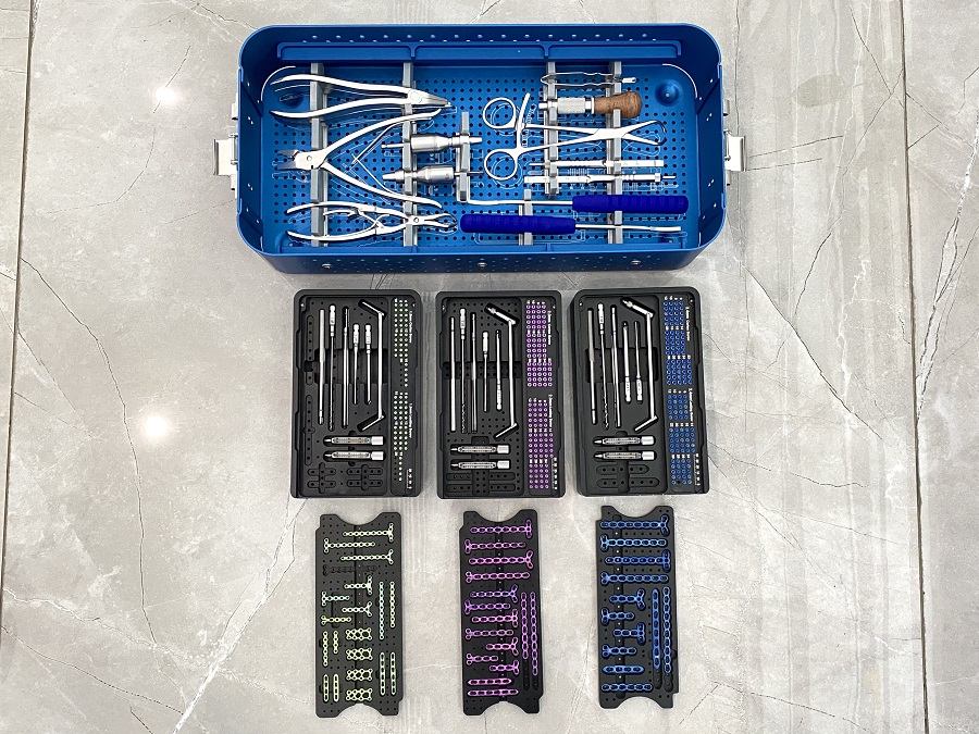 Ensemble d'instruments &agrave; plaque de verrouillage pour mini-fragments