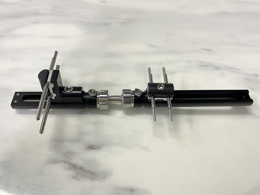 Fixateur externe des articulations du poignet