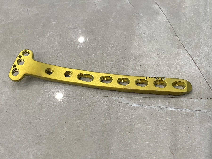 Plaque de verrouillage tibiale m&eacute;diale proximale