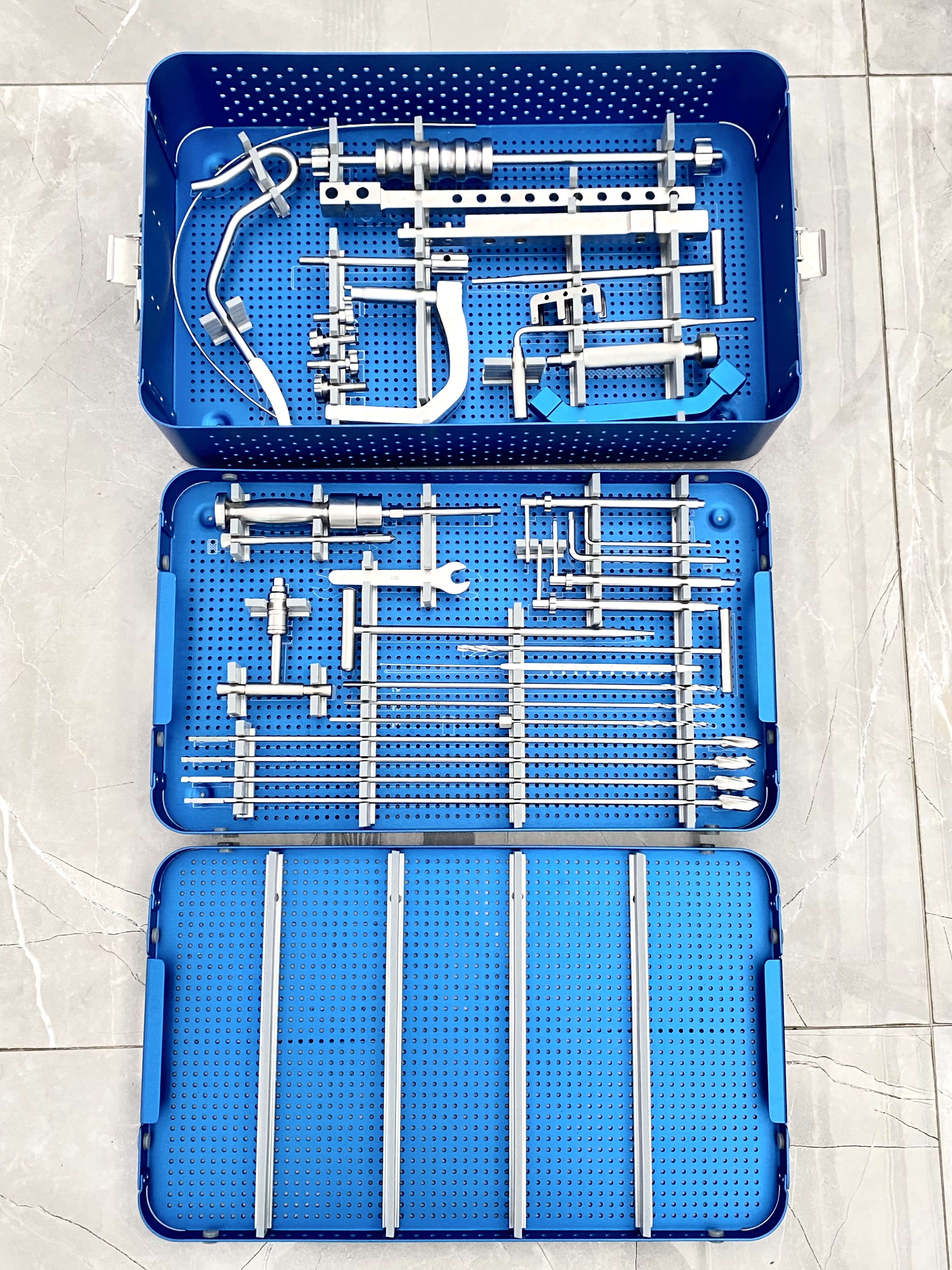 Ensemble d'instruments pour clou intram&eacute;dullaire f&eacute;moral