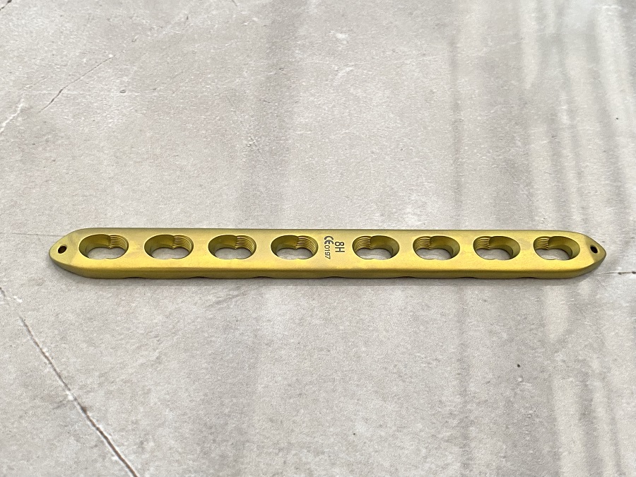 Plaque de verrouillage droite de la tige hum&eacute;rale