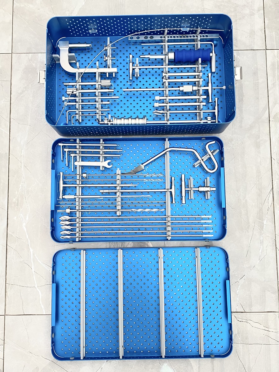 Ensemble d'instruments pour clou intram&eacute;dullaire f&eacute;moral invers&eacute; et Gama 