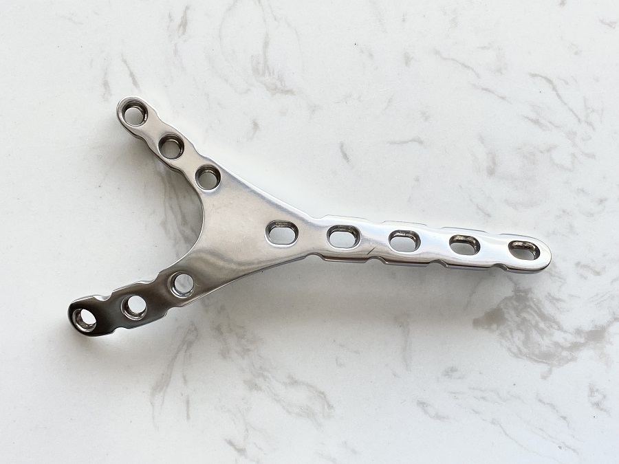 Plaque de condyle hum&eacute;rus en forme de Y