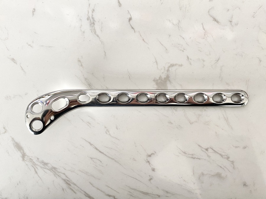 Plaque lat&eacute;rale plate-forme tibiale