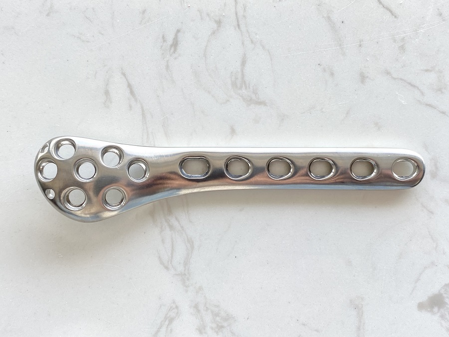 Plaque de fracture du cou de l'hum&eacute;rus