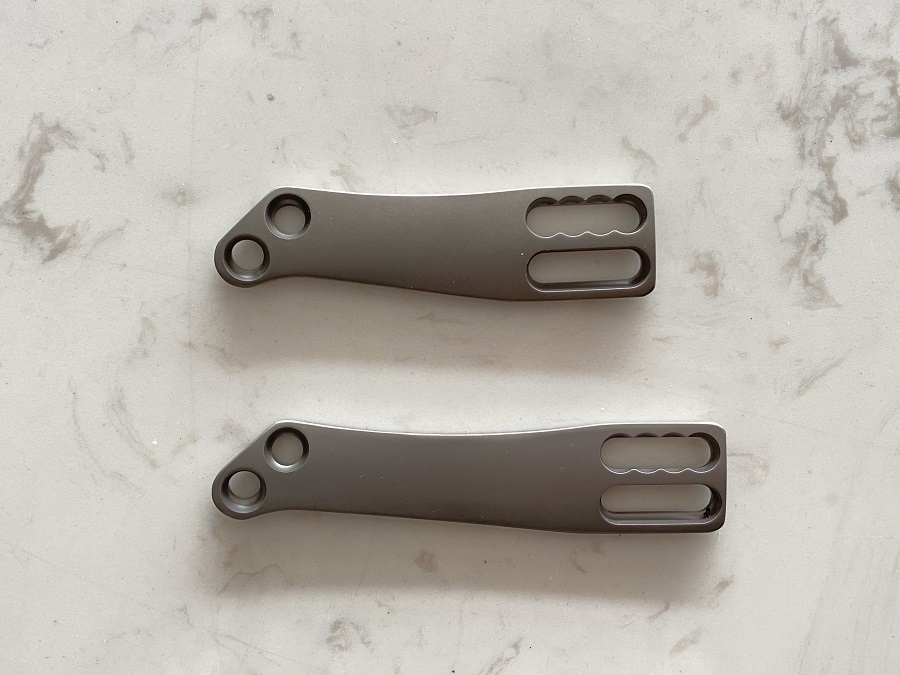 Syst&egrave;me de plaque thoracique ant&eacute;rieure